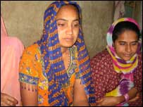 ریحانہ اور گرفتار افراد کے لواحقین