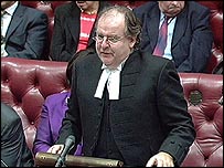 Lord Falconer zastává funkci obdobnou českému ministru spravedlnosti,