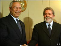 O secretário de Estado dos Estados Unidos, Colin Powell, se encontrando com o presidente Lula nesta terça-feira em Brasília