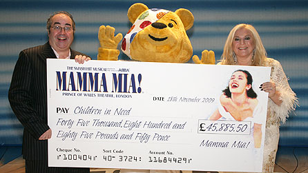 Danny Baker and Vanessa Feltz with Pudsey and cheque