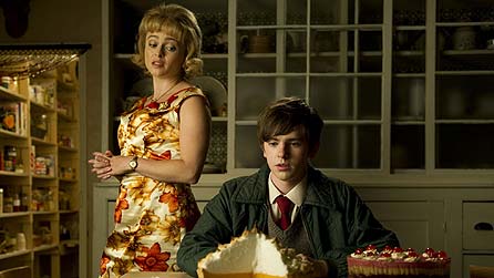 Helena Bonham Carter as Joan Potter, Freddie Highmore as Nigel Slater in Toast