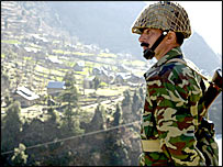 لائن آف کنٹرول پر گھومتے ہوئے گرفتار