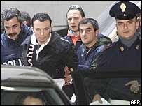 Polícia prende suspeito em Nápoles