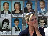 Beslan'da yas tutan bir kadın