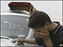 بدھ کے روز جنگجو پوزیشنز لیتے ہوئے 