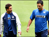 सचिन और धोनी (फ़ाइल फ़ोटो)