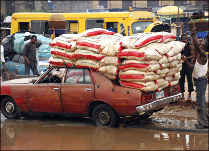 Nigeria: Destined for a cross-border journey, a driver makes doubly sure that his load of rice makes the trip worthwhile.