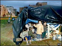 Maročané v provizorním přístřeší 