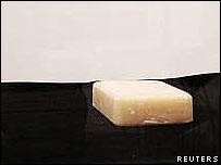 Zürih'de sergilenen 'Berlusconi sabunu'