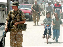 Soldados britânicos nas ruas do Iraque