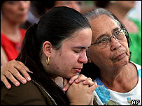 Fiéis brasileiras logo após a morte de João Paulo 2º