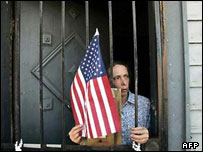 زنی توفان زده