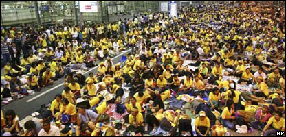 Người biểu tình tại sân bay Suvarnabhumi