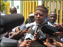 Primeiro-ministro Carlos Gomes Júnior fala à comunicação social