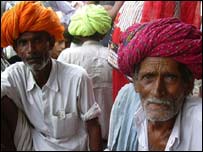 बाज़ार में मेहरात और कठात समुदाय के लोग