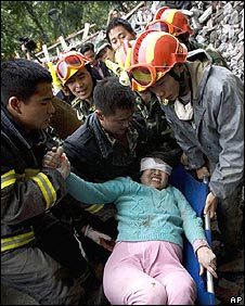 Bà mẹ mang thai Zhang Xiaoyan được cứu từ đống đổ nát