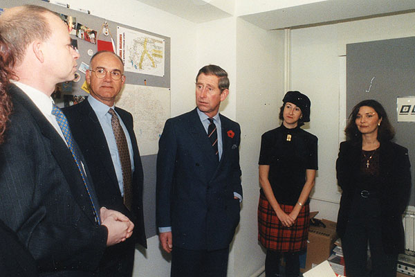 (од лево) Уредникот Џонатан Стоунмен, уредникот на Европскиот регион на БиБиСи Бени Амар, принцот Чарлс, дописничката на Грчката редакција Марина Виху и македонската дописничка Билјана Георгиевска