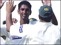 شبیر احمد نے بنگلہ دیش کے خلاف سترہ وکٹیں لیں تھیں