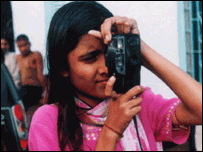 बच्ची ने खींची तस्वीरें