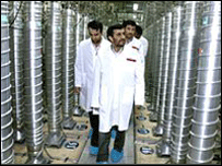 ईरान के एक परमाणु संयंत्र में राष्ट्रपति अहमदीनेजाद