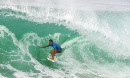 Great barrel. Pic: Peter Mayne, Quicksilver Pro, France 06