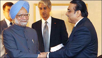 भारतीय प्रधानमंत्री मनमोहन सिंह और पाकिस्तानी राष्ट्रपति आसिफ़ अली ज़रदारी