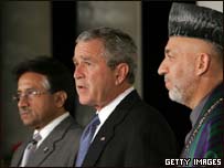 Pervez Musharraf, George W. Bush e Hamid Karzai