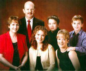 Eifion Lloyd Jones a'r teulu