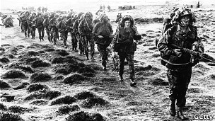 1982年5月底,英军重夺福克兰群岛的战役进入关键时刻。