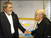 Lula e Niemeyer no estúdio do arquiteto (Foto: Arquivo - 30/11/2007)