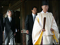 Junichiro Koizumi no santuário Yasukuni