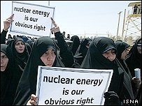 Protesto gösterileri yapan öğrenciler