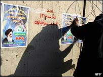 نصب پوستر انتخاباتی در عراق