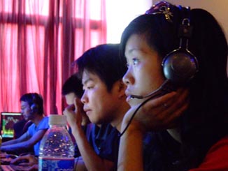 More people in the cafe.