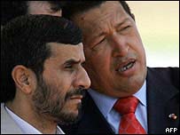 Os presidentes do Irã, Mahmoud Ahmadinejad (E), e da Venezuela, Hugo Chávez (D)