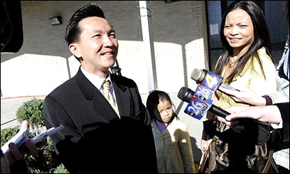 Ông Joseph Cao Quang Ánh với vợ và con gái