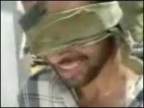 Imagem do vídeo que mostraria abuso de palestino por soldados isralenses