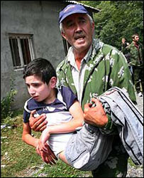 حمل کودک زخمی در تسخینوالی