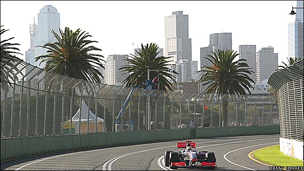Melbourne skyline, Lewis Hamilton, Melbourne Grand Prix practice