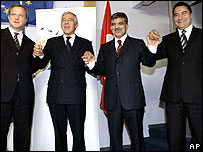 AB genişlemeden sorumlu üye Olli Rehn, İngiltere Dışişleri Bakanı Jack Straw, Dışişleri Bakanı Abdullah Gül ve Başmüzakereci, Devlet Bakanı Ali Babacan