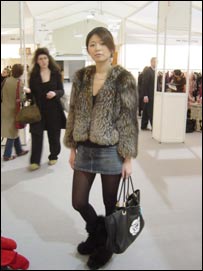 A designer de sapatos Yi Chen, na London Fashion Week