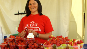 Helen Hughes - merch y mefus