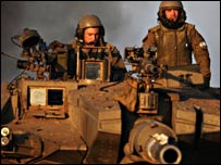 İsrail tankı ve askerleri