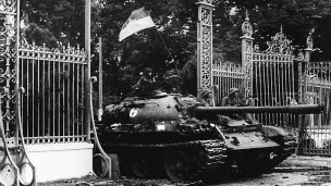 Xe tăng Bắc Việt tiến vào Dinh Độc lập 30/4/1975