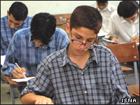 کنکور به رقابتی بسيار سخت و فشرده برای دانش آموزان ايرانی تبديل شده است 