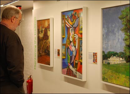 Một góc gian triển lãm bích chương