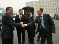 Гриценко і Яценюк біля ЦВК