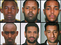 Os acusados da esq. para a dir.: Manfo Asiedu, Muktar Ibrahim, Ramzi Mohammed, Yassin Omar, Hussein Osman e Adel Yahya