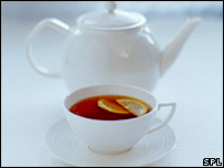 قوری و فنجان چای