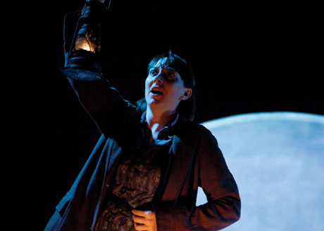 Hannah McPake as Mary Morris © Simon Gough Photography